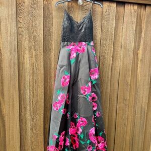 Bee Darlin’ Black Floral Prom Dress